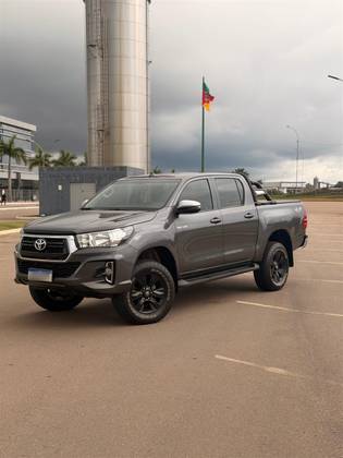 TOYOTA HILUX 2.8 SR 4X4 CD 16V DIESEL 4P AUTOMÁTICO TOYOTA HILUX 2.8 SR 4X4 CD 16V DIESEL 4P AUTOMÁTICO